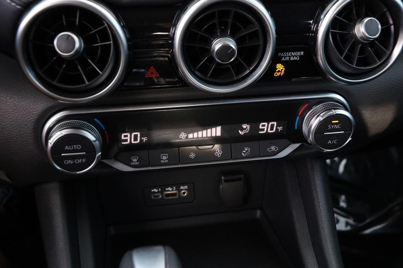 Nissan Sentra Vehicle Image 17