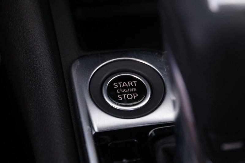 Nissan Sentra Vehicle Image 18