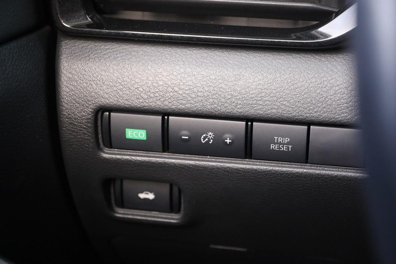 Nissan Sentra Vehicle Image 19