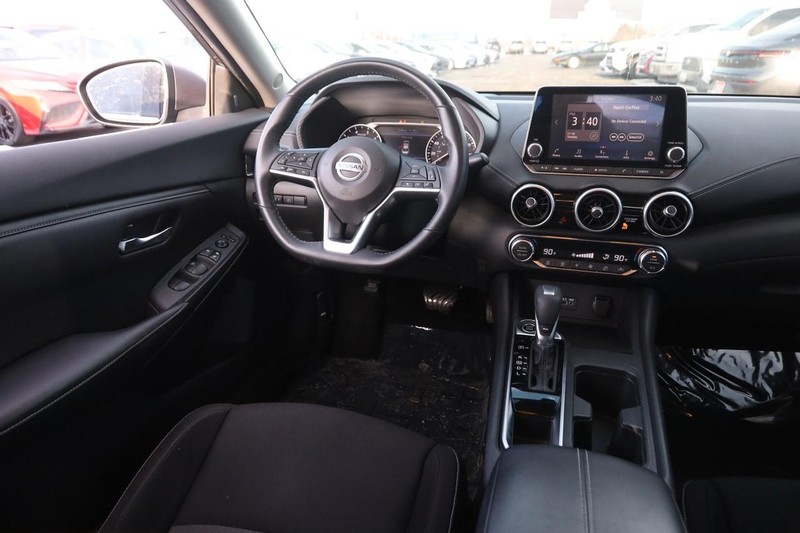 Nissan Sentra Vehicle Image 21
