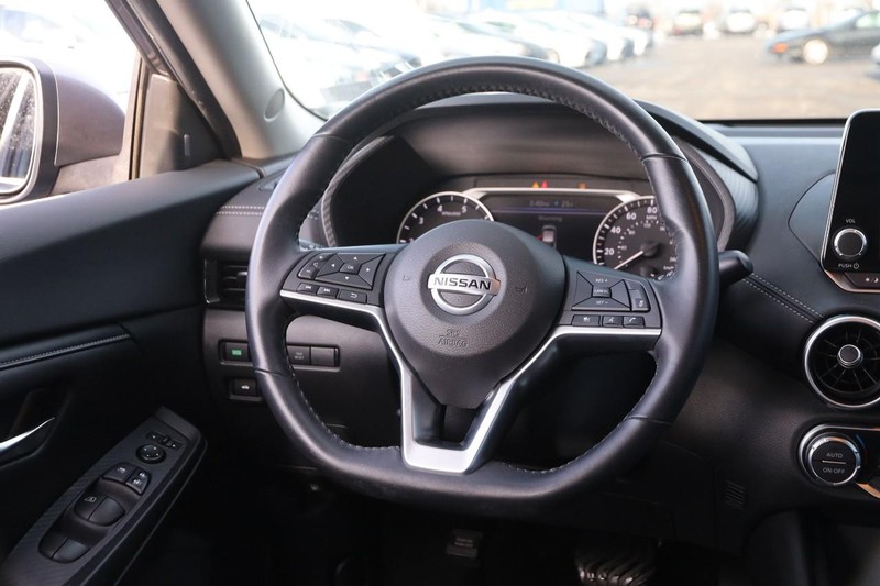 Nissan Sentra Vehicle Image 22