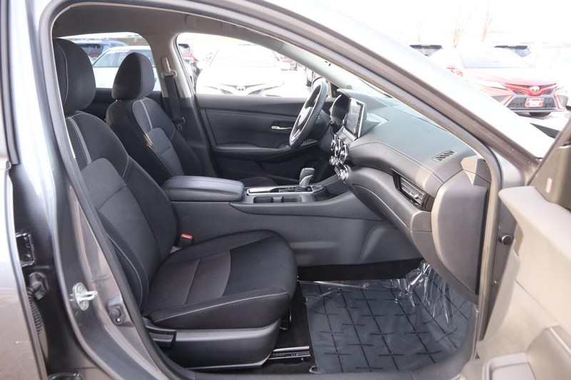 Nissan Sentra Vehicle Image 25