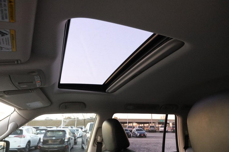 Nissan Armada Vehicle Image 09