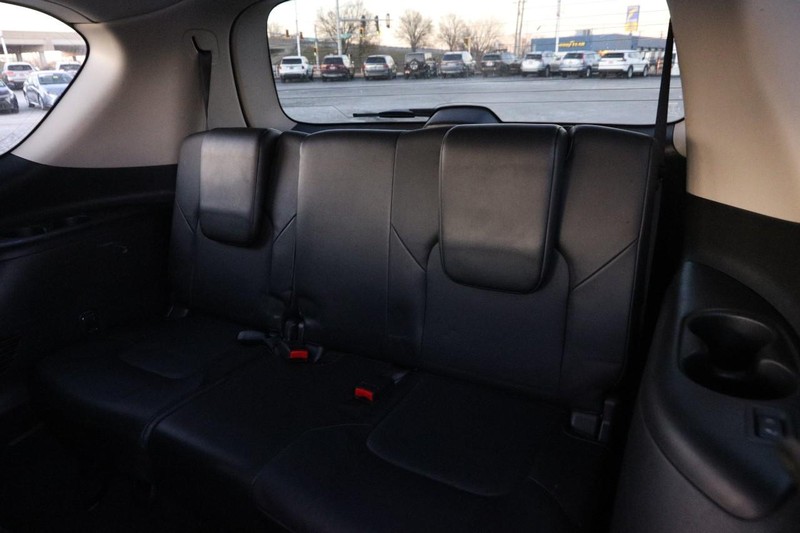 Nissan Armada Vehicle Image 12