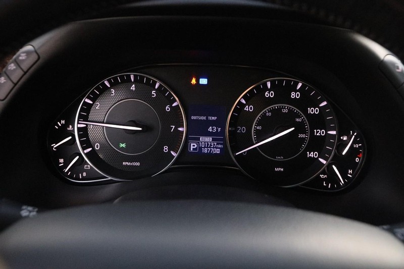 Nissan Armada Vehicle Image 16