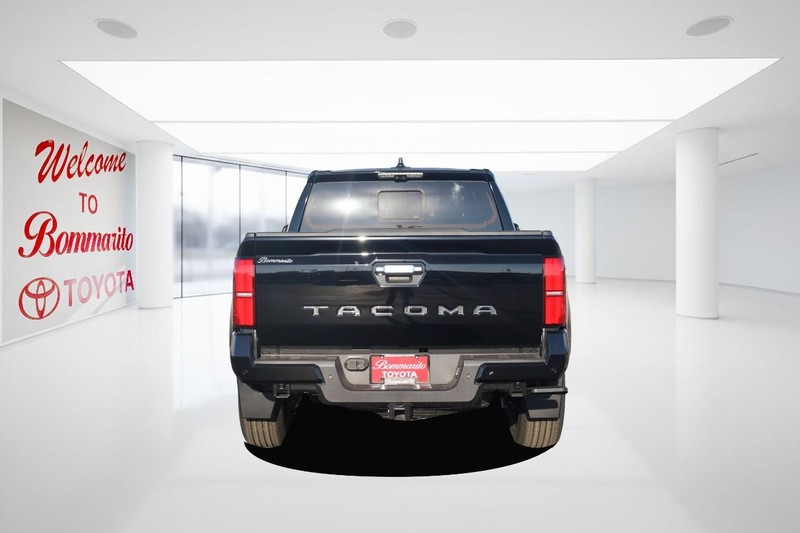Toyota Tacoma 4WD Vehicle Full-screen Gallery Image 6