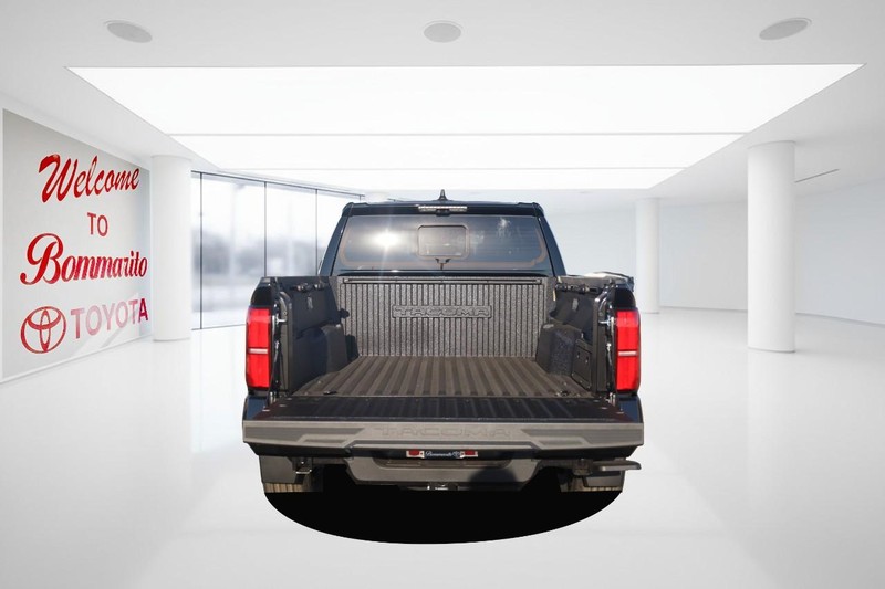 Toyota Tacoma 4WD Vehicle Full-screen Gallery Image 7