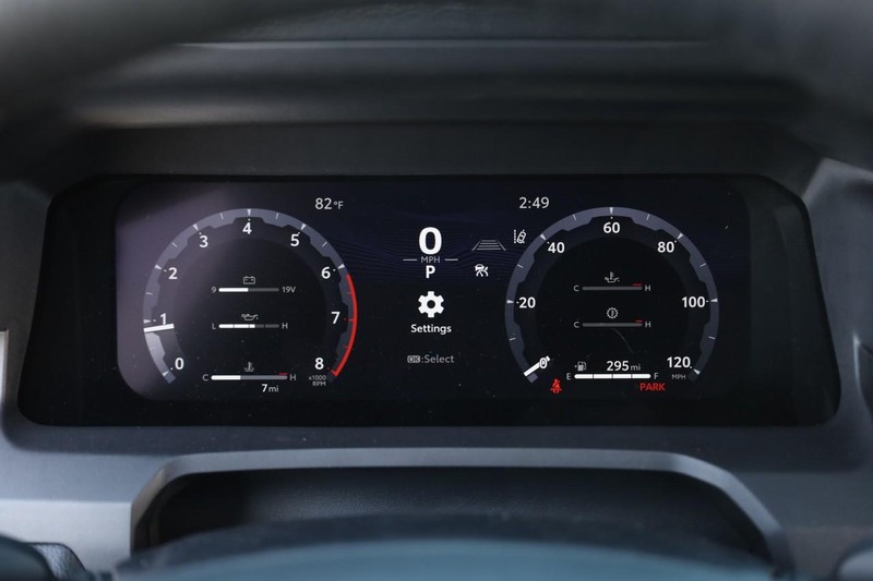 Toyota Tacoma 4WD Vehicle Full-screen Gallery Image 11