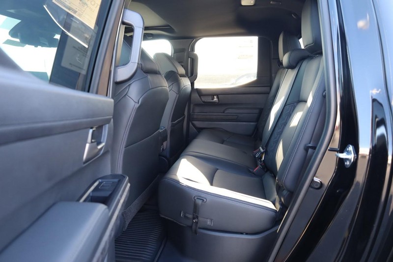 Toyota Tacoma 4WD Vehicle Full-screen Gallery Image 21