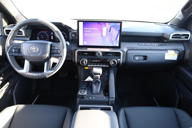 Toyota Tacoma 4WD Vehicle Full-screen Gallery Image 23