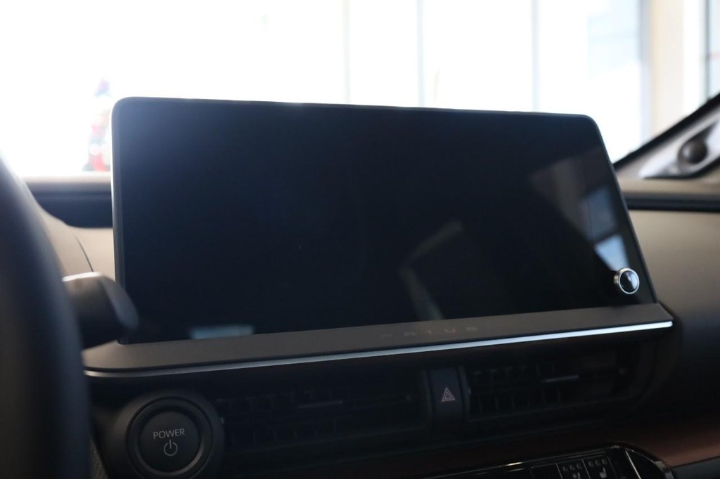 Toyota Prius Plug-In Hybrid Vehicle Full-screen Gallery Image 14