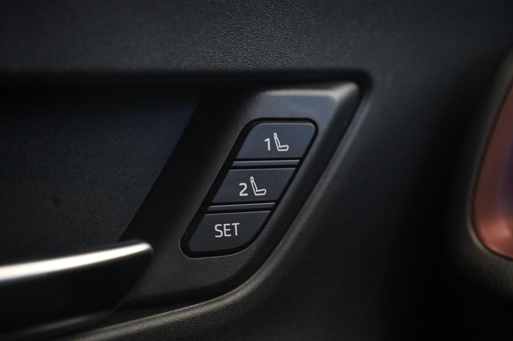 Toyota Prius Plug-In Hybrid Vehicle Full-screen Gallery Image 20