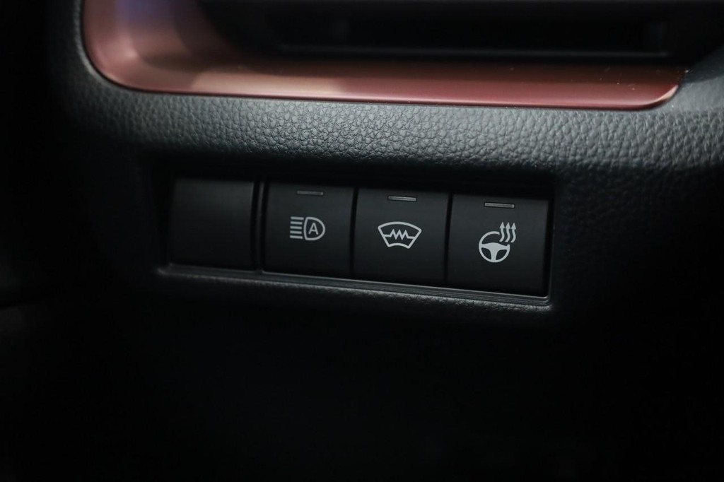 Toyota Prius Plug-In Hybrid Vehicle Full-screen Gallery Image 21