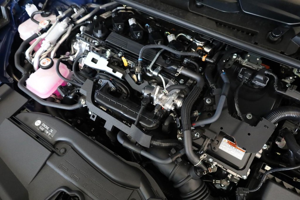 Toyota Prius Plug-In Hybrid Vehicle Full-screen Gallery Image 23