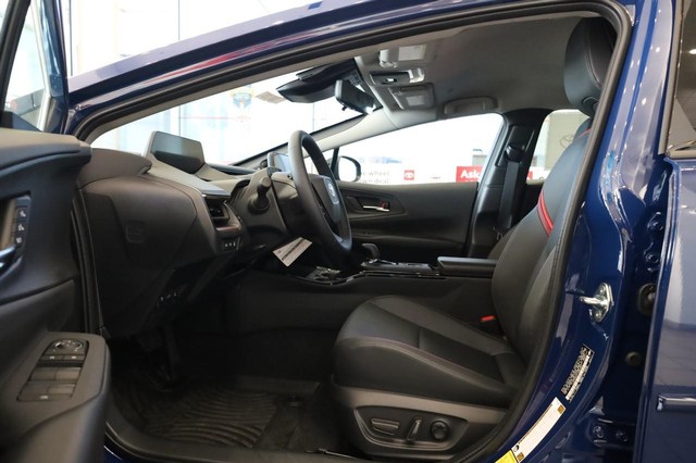 Toyota Prius Plug-In Hybrid Vehicle Image 09