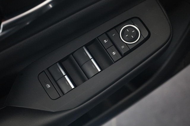 Toyota Prius Plug-In Hybrid Vehicle Image 10