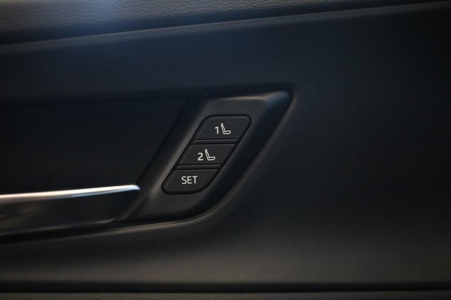 Toyota Prius Plug-In Hybrid Vehicle Image 11