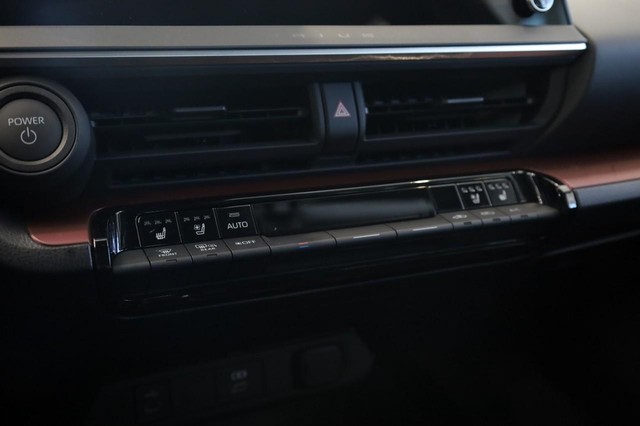 Toyota Prius Plug-In Hybrid Vehicle Image 15