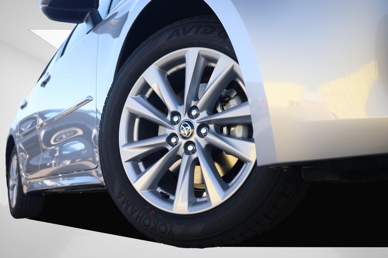 Toyota Corolla Hatchback Vehicle Full-screen Gallery Image 3