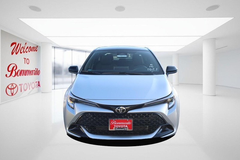 Toyota Corolla Hatchback Vehicle Full-screen Gallery Image 4