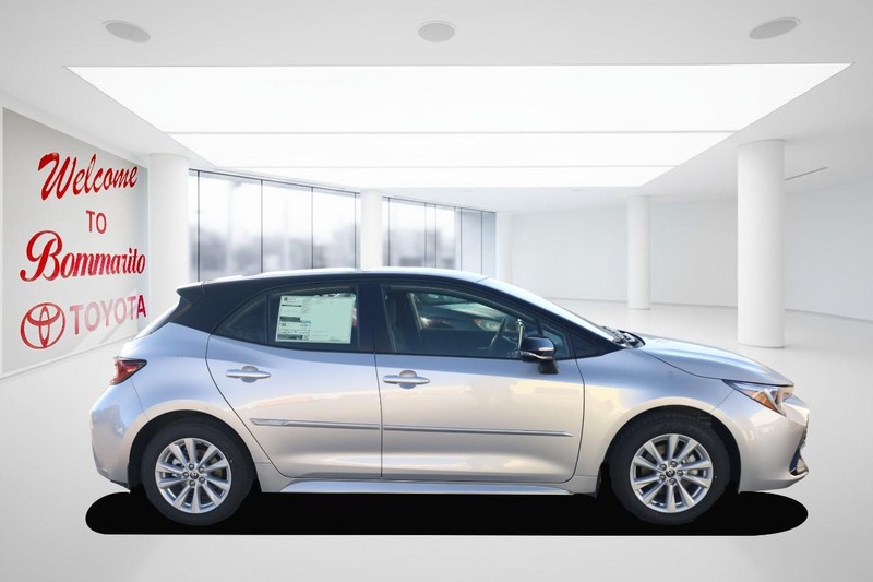 Toyota Corolla Hatchback Vehicle Full-screen Gallery Image 5