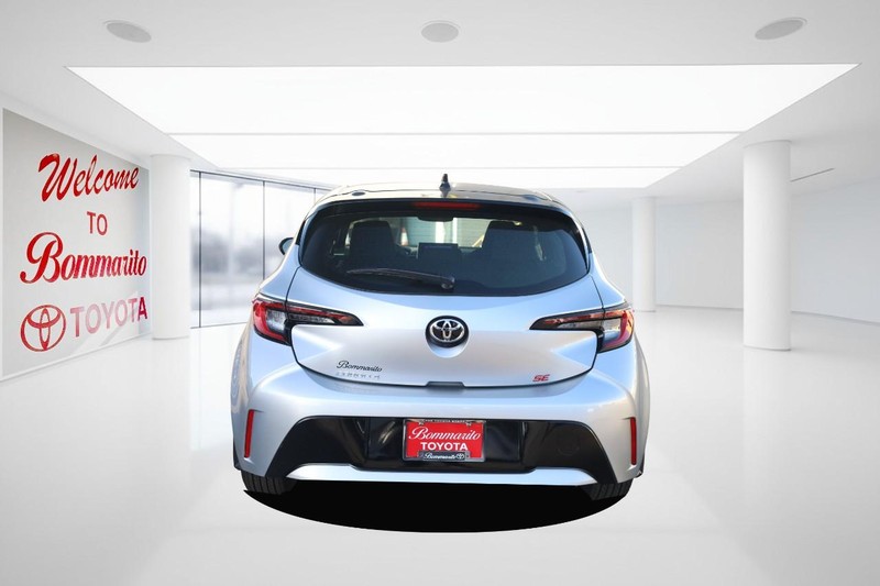 Toyota Corolla Hatchback Vehicle Full-screen Gallery Image 6