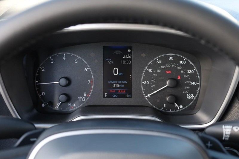 Toyota Corolla Hatchback Vehicle Full-screen Gallery Image 9