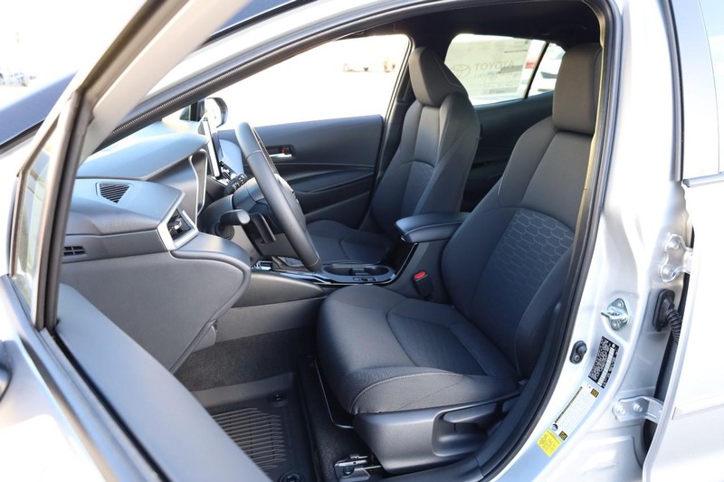 Toyota Corolla Hatchback Vehicle Full-screen Gallery Image 13