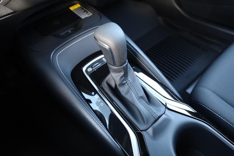 Toyota Corolla Hatchback Vehicle Full-screen Gallery Image 18