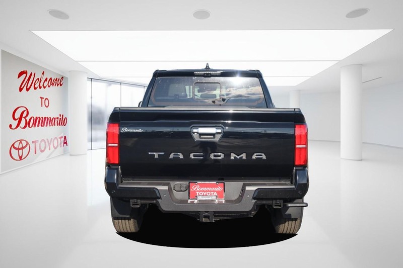 Toyota Tacoma 4WD Vehicle Full-screen Gallery Image 6