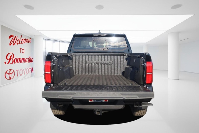 Toyota Tacoma 4WD Vehicle Full-screen Gallery Image 7