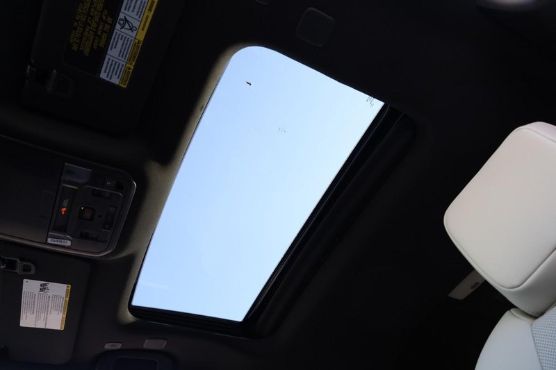 Toyota Tacoma 4WD Vehicle Full-screen Gallery Image 9