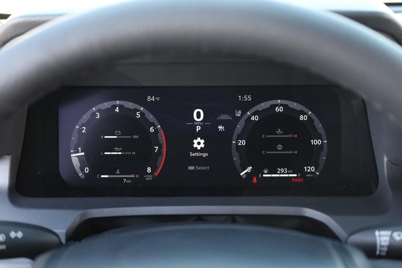 Toyota Tacoma 4WD Vehicle Full-screen Gallery Image 11