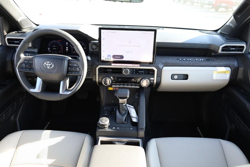 Toyota Tacoma 4WD Vehicle Full-screen Gallery Image 22