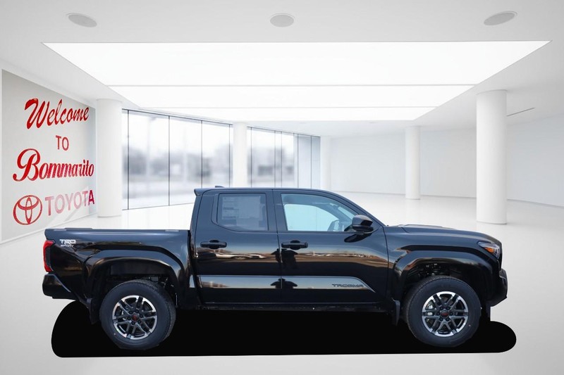 Toyota Tacoma 4WD Vehicle Full-screen Gallery Image 5