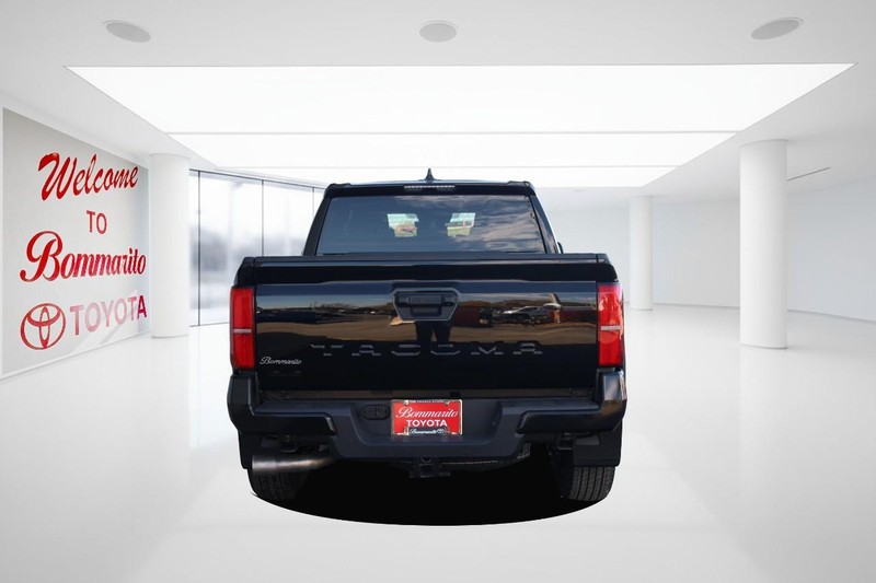 Toyota Tacoma 4WD Vehicle Full-screen Gallery Image 6