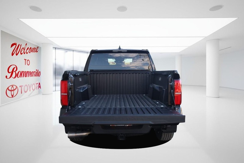 Toyota Tacoma 4WD Vehicle Full-screen Gallery Image 7