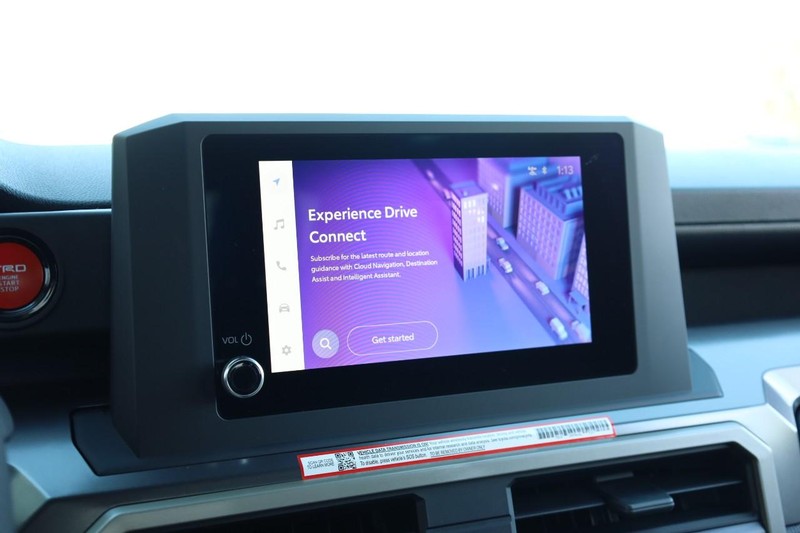 Toyota Tacoma 4WD Vehicle Full-screen Gallery Image 11