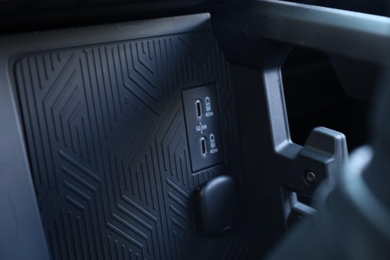 Toyota Tacoma 4WD Vehicle Full-screen Gallery Image 15