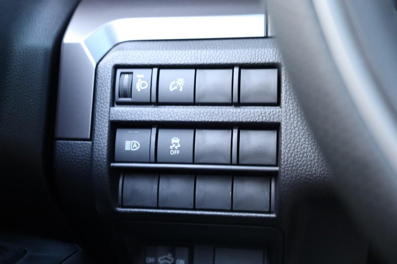 Toyota Tacoma 4WD Vehicle Full-screen Gallery Image 19