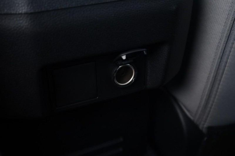 Toyota Tacoma 4WD Vehicle Full-screen Gallery Image 23