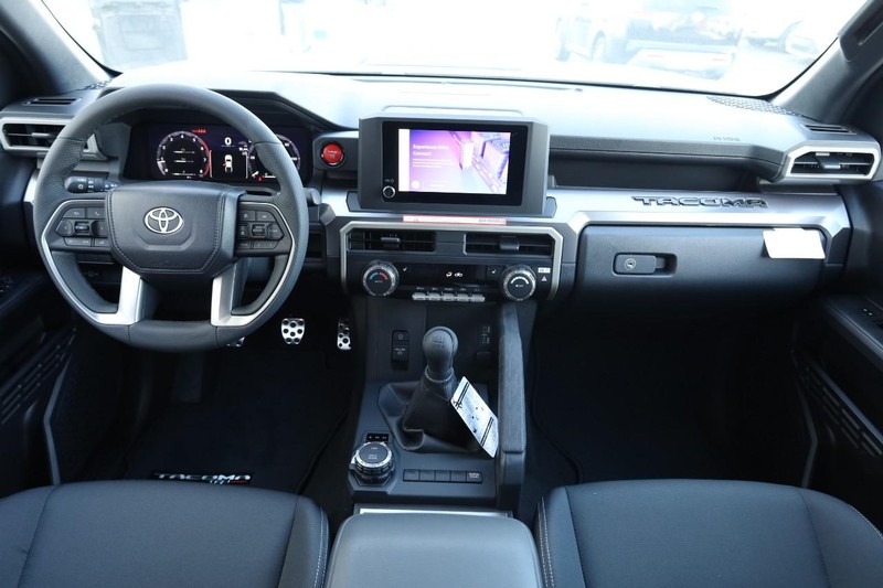 Toyota Tacoma 4WD Vehicle Full-screen Gallery Image 24