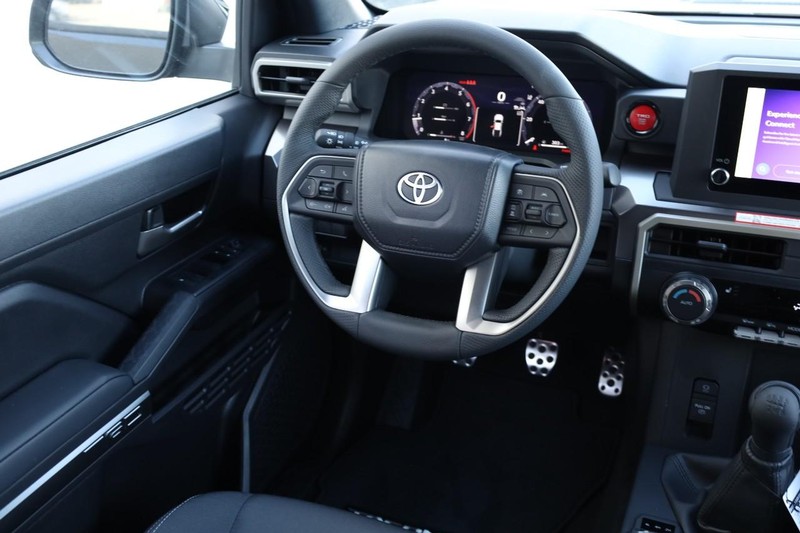 Toyota Tacoma 4WD Vehicle Full-screen Gallery Image 25