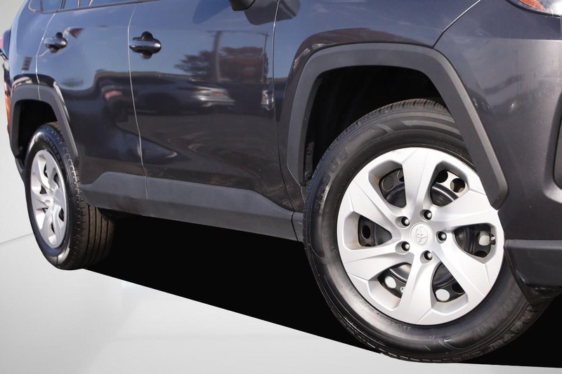 Toyota RAV4 Vehicle Full-screen Gallery Image 3