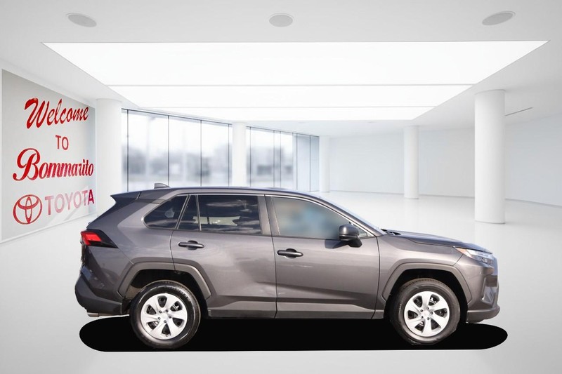 Toyota RAV4 Vehicle Full-screen Gallery Image 5