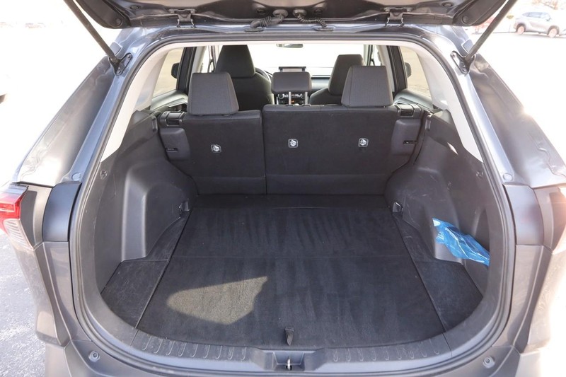 Toyota RAV4 Vehicle Full-screen Gallery Image 7