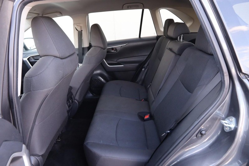 Toyota RAV4 Vehicle Full-screen Gallery Image 9