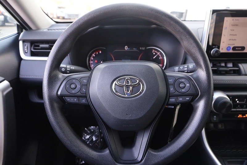 Toyota RAV4 Vehicle Full-screen Gallery Image 10