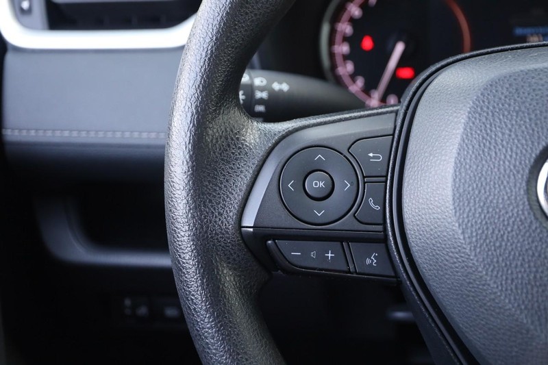 Toyota RAV4 Vehicle Full-screen Gallery Image 11