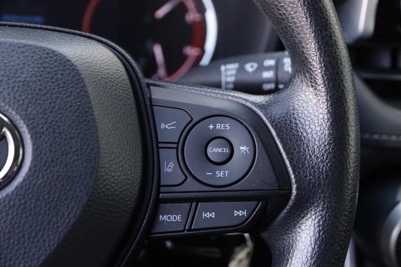 Toyota RAV4 Vehicle Full-screen Gallery Image 12